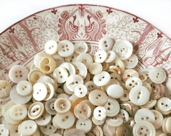 Antique / vintage  buttons, 375 MOP buttons, lot of buttons, vintage mother of pearl buttons