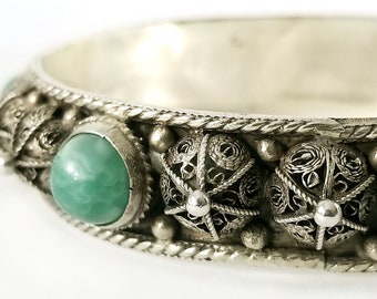 Middle Eastern silver cannetille filigree bangle, white jade art glass, vintage tribal bangle, vintage/antique tribal jewelry