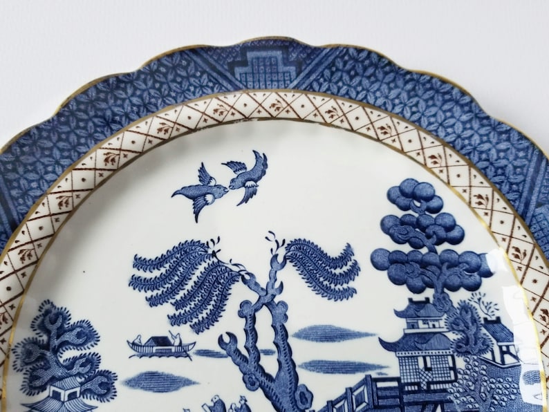 A8025 luncheon 8.5 plate Blue Willow Booths England Real Old Willow blue transferware plate