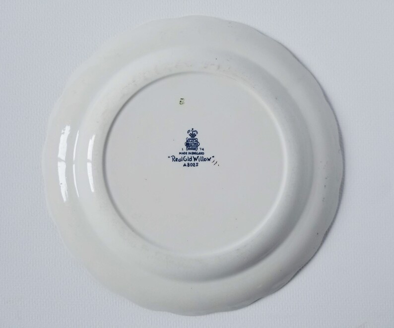 A8025 luncheon 8.5 plate Blue Willow Booths England Real Old Willow blue transferware plate