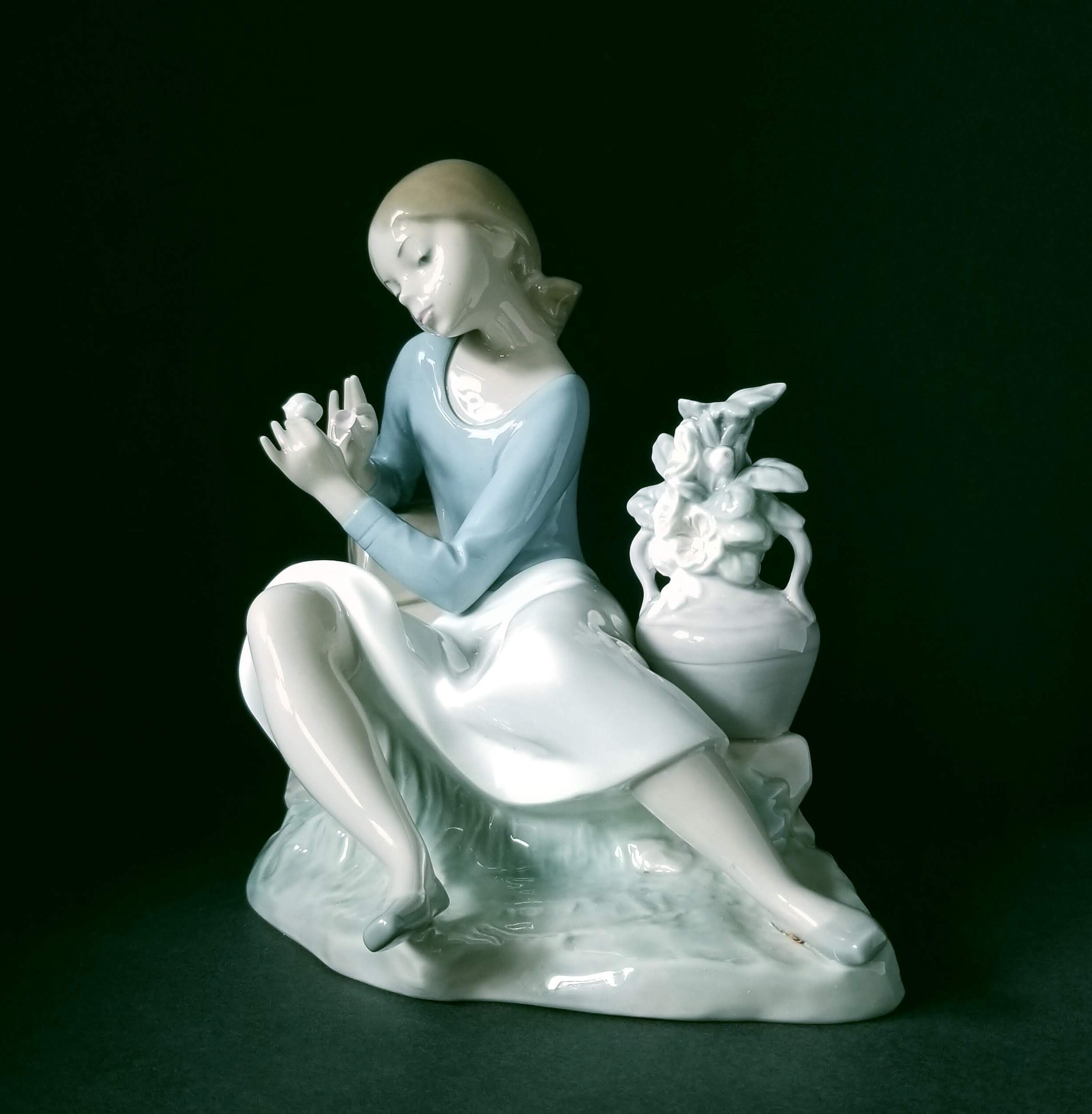 が大特価！ 華商店リヤドロ Lladro Little Rose Girl Figurine 01008042