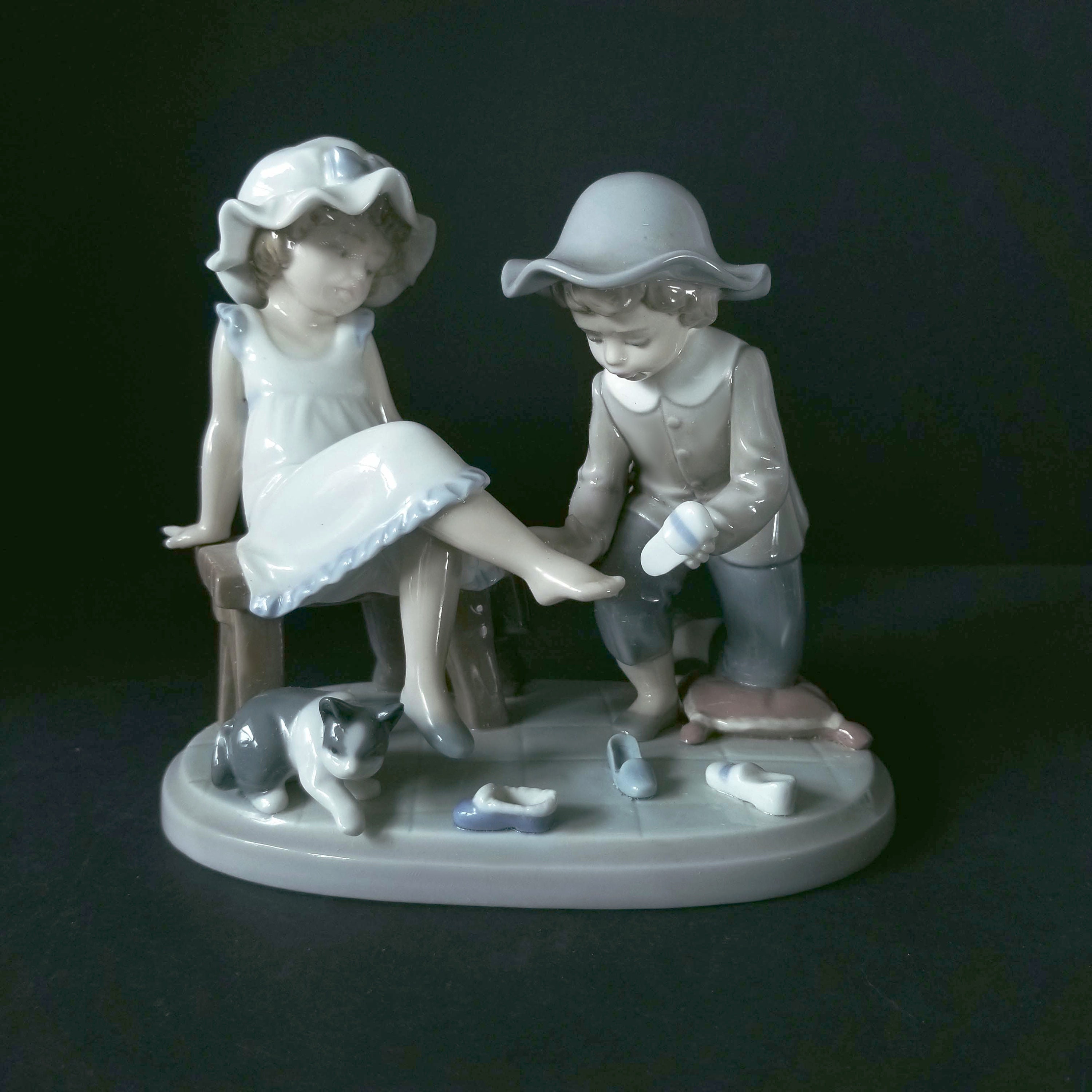Lladro Figurine 5361, Boy Helping Girl With Shoes, Spanish