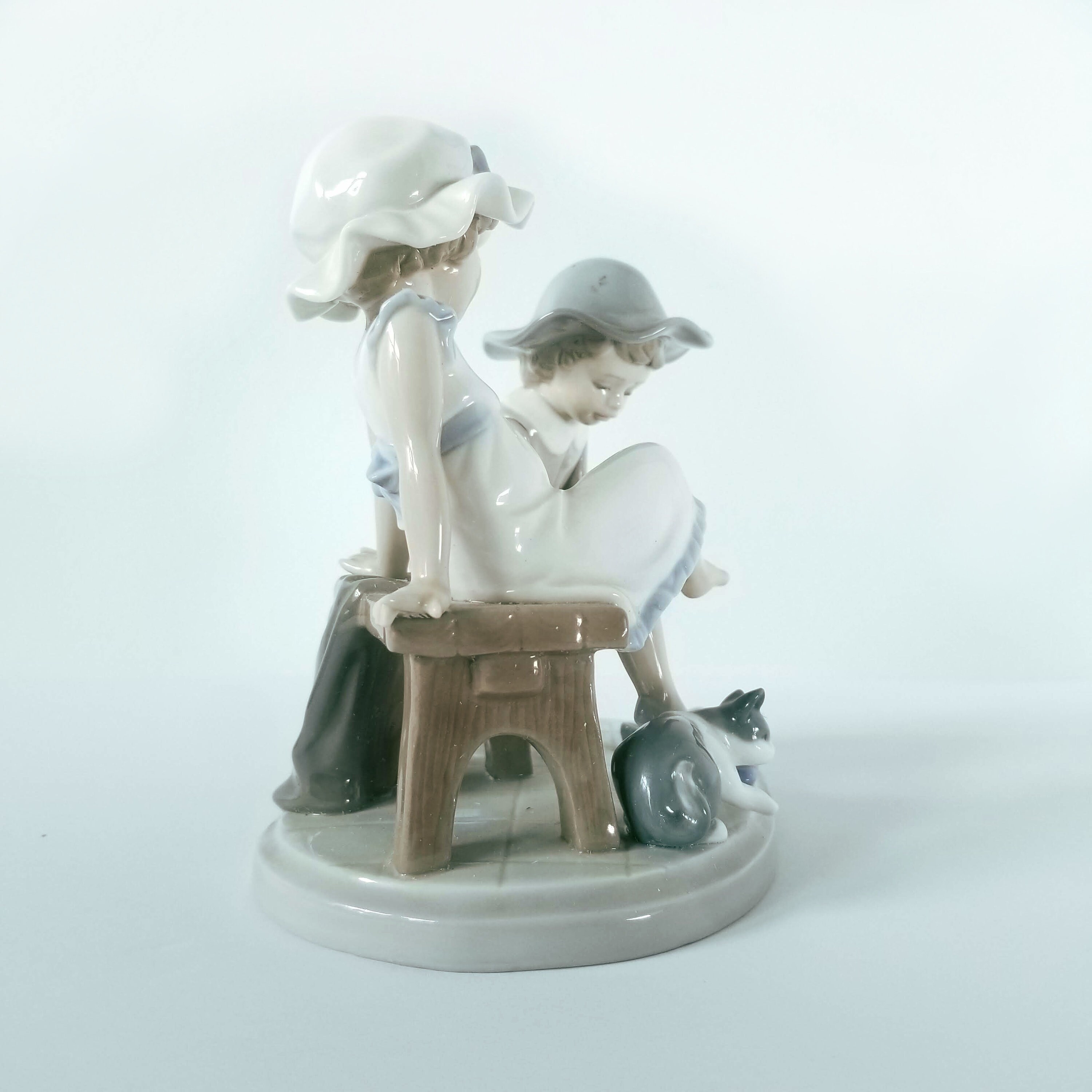 Lladro Figurine 5361, Boy Helping Girl With Shoes, Spanish