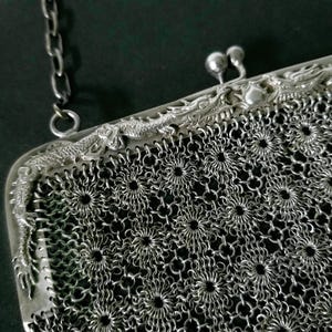 Antique Chinese silver mesh purse, 90 Chinese antique silver mesh purse