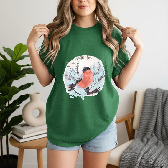 T-Shirt Bullfinch Illustration – Winter Bird Graphic Tee – Animal Nature Lover Shirt