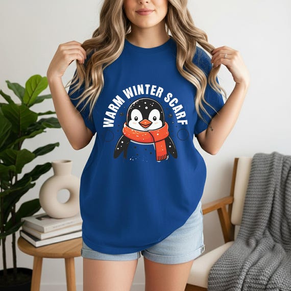 T-Shirt Penguin Winter – Penguin with Red Scarf Graphic Tee – Cute Animal Winter Shirt