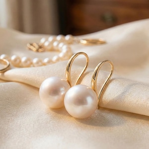 Pearl Stud Earrings Gold – Simple Modern Design, Timeless Jewelry