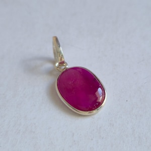 Oval Rubin 925 Sterling Silver Hänge - Juli Födelsesten Smycken