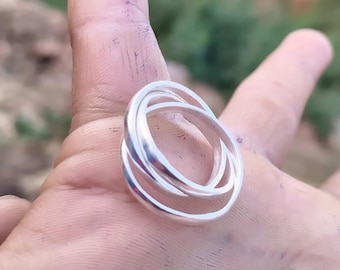 ハンドメイドのスターリングシルバートリニティリング、ミニマリストスタッキングジュエリー