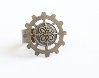 Adjustable Brass Gear/Cog Ring With Ornate Victorian/Steampunk Button