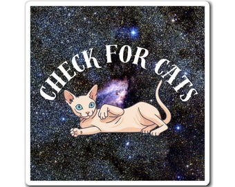 Puede incluir: Adhesivo cuadrado con una ilustración de un gato sin pelo sobre un fondo de galaxia. El texto "CHECK FOR CATS" está arqueado sobre el gato. El gato es de color rosa claro con ojos azules.