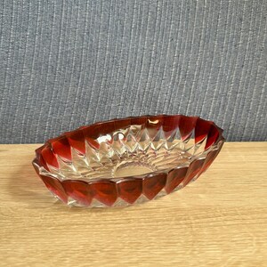 Oval Ruby Flashed Pressed Glass Serving Dish, Diamond Band, Scalloped Starburst Bowl, 19.5 cm - 120
