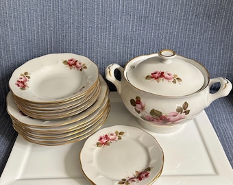 Juego de sopera de porcelana soviética vintage con 14 platos / Rosas rosas / Ribete dorado / Juego de servir de mediados de siglo / Vajilla coleccionable de la URSS