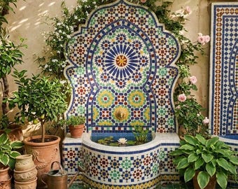Fontana realizzata a mano con piastrelle marocchine