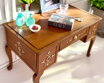 Exquisiter Provenzalischer Schreibtisch in 1:6 Maßstab als DIY Selbstbausatz - zeitlos elegant