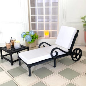 Lettino prendisole da esterno in scala 1-12 - Kit fai da te facile per la tua casa delle bambole - stile patio rilassato