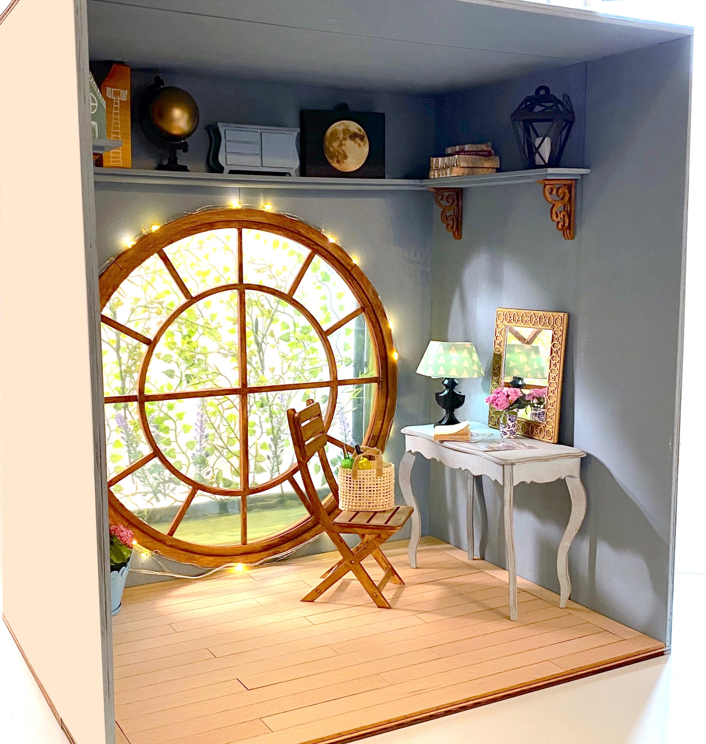 The Doll Loft 1/6 scale DIY kit – dollhouse fantasy roombox in two beautiful variants