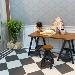 Schraagtafel en krukset – miniatuurkit op schaal 1:12