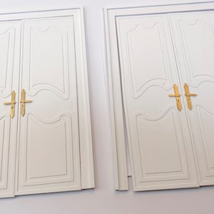 Klassieke dubbele deuren (4 panelen, 4 deurbeslag, 2 lijsten) – schaal 1:12