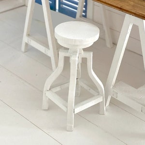 Kleiner Hocker als 1:12 Maßstab DIY Selbstbausatz