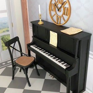 Pianino i ławka – zestaw DIY w skali 1-12 do Twojego domku dla lalek