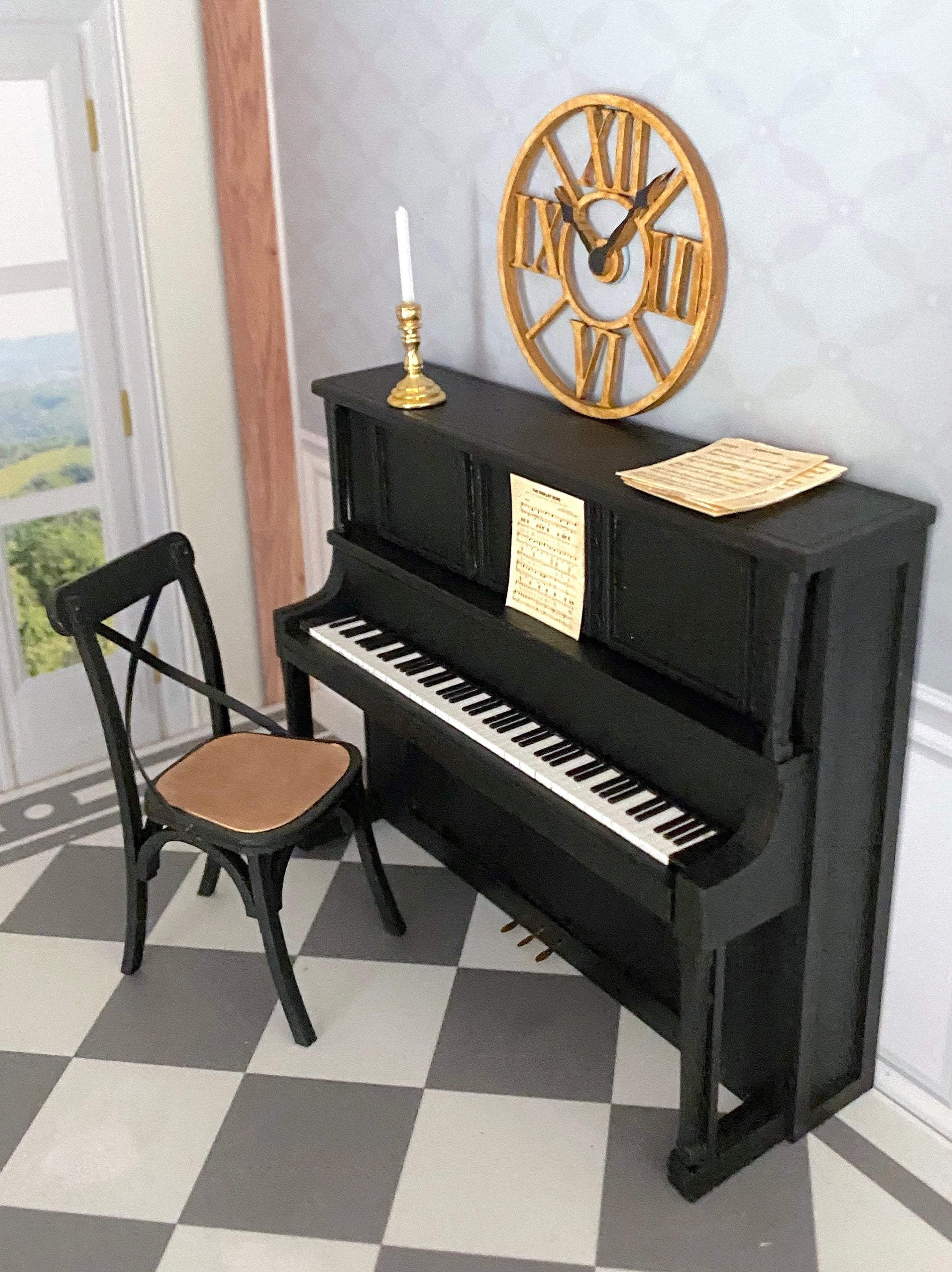 Hidyliu Maison de Poupée Mini Jouet Piano Droit avec Tabouret, Meubles Légers pour Enfants, en Bois Non Toxique, Parfait pour L'échelle 1:12 (Blanche Hidyliu Maison de Poupée Mini Jouet Piano Droit avec Tabouret, Meubles Légers pour Enfants, en Bois Non Toxique, Parfait pour L'échelle 1:12 (Blanche