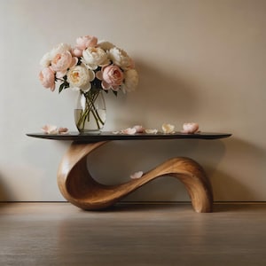 Rzeźbiarski stolik konsolowy z litego drewna, nowoczesny, artystyczny wystrój przedpokoju