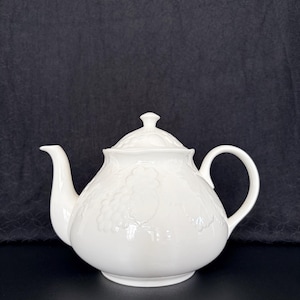 Wedgewood Strawberry and Vine - Etsy