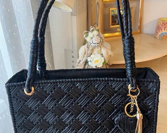 Crocheted bag, completely handmade, classic elegant design, suitable as a gift