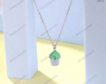 Colgante de cupcake de moissanita verde / Collar de postre de plata de ley 925