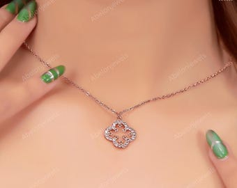 Colgante de trébol de moissanita / Collar de cuatro hojas de plata de ley 925