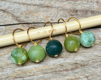 5 Maschenmarkierer mit Natural Jade-Perlen - Maschenzähler - grün, salbeigrün matt gold - Halbedelsteine - Strickhilfe stitch marker Perlen