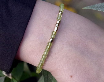 Fine bracelet with perdidot & 18K gold-plated spacers - green, peridot green, golden, gold, 18 carat