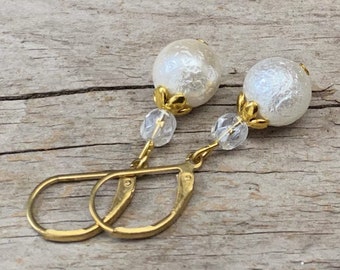 Crepe - Shell Core Beads Vintage Style Earrings - ivory White - Gold - Bridal Earrings - Pearl Earrings