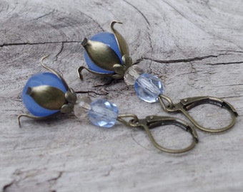 Boucles d’oreilles vintage avec perles de verre bohème - bleu clair, bleu bébé et bronze / bourgeons, bourgeon, boucles d’oreilles en bourgeon