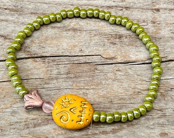 Colorful bracelet made of Bohemian glass beads - skull - skull - flowers green olive kiwi green yellow mustard yellow, day of the dead - festival of the dead