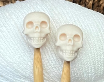 2 stitch stoppers, needle caps SKULL made of silicone knitting needle stoppers, knitting stoppers, knitting needle stoppers, knitting needles, silicone beads