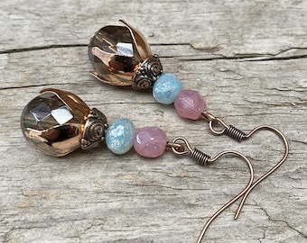 Boucles d’oreilles vintage avec perles de verre de Bohême - plaqué beige, bleu clair, opale rose & cuivre/or rose, rosé