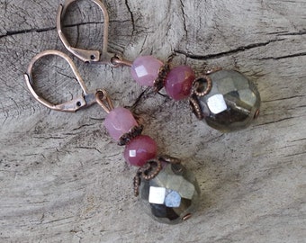 Boucles d’oreilles vintage avec perles de verre de Bohême - lustre de boue, olive, rubis aux baies, opale rose et cuivre
