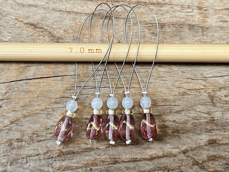 5 kleine Maschenmarkierer mit böhmischen Glasperlen Maschenzähler rosa honig, weiß, silbern Set Stricken, Strickhilfe stitch marker Bild 4