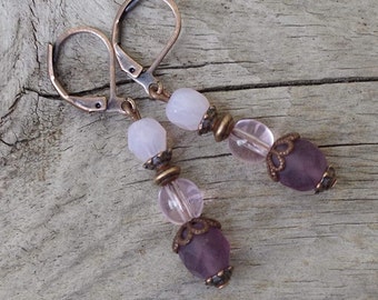 Boucles d’oreilles vintage avec perles de verre - améthyste mate, opale rose et cuivre