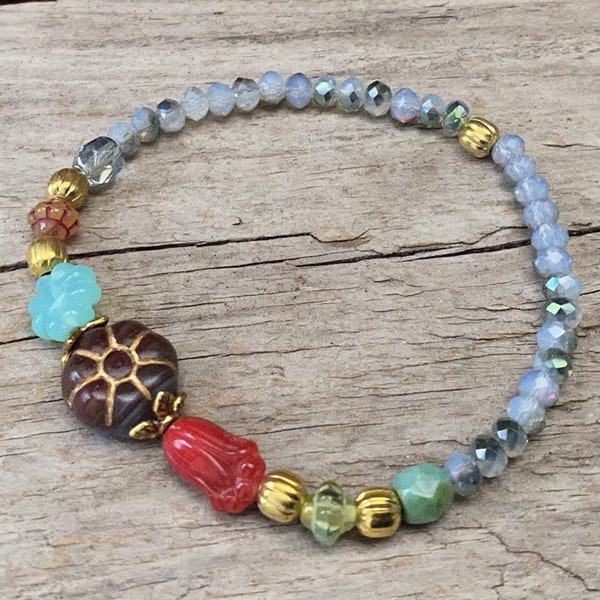 Vintage - Armband mit böhmischen Glasperlen - seegrün opal, bunt, gold - Blumen, Blüten