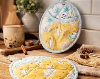 Handmade Quilted Pocket Pot Holders – Oval Heat-Resistant Kitchen Mitts (Set of 2)