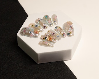 Luxury Pearly Press-On Set | Flowers, Rhinestones & Pearls | Handmade Nails