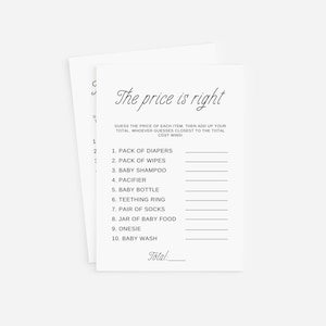 Puede incluir: Dos tarjetas blancas con el texto "The price is right" en escritura elegante. Las tarjetas enumeran artículos para bebés como pañales, toallitas y comida para bebés, con líneas en blanco para los precios. Las instrucciones del juego también están impresas en la tarjeta.