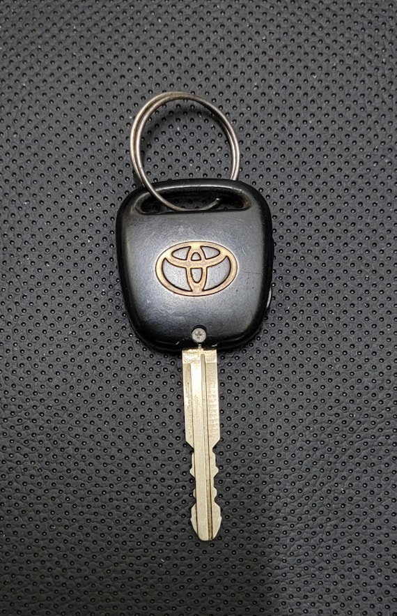 JZX110 / JZX115 Mark II Blit – Genuine Toyota Keyless Entry Remote | 2-Button OEM Key
