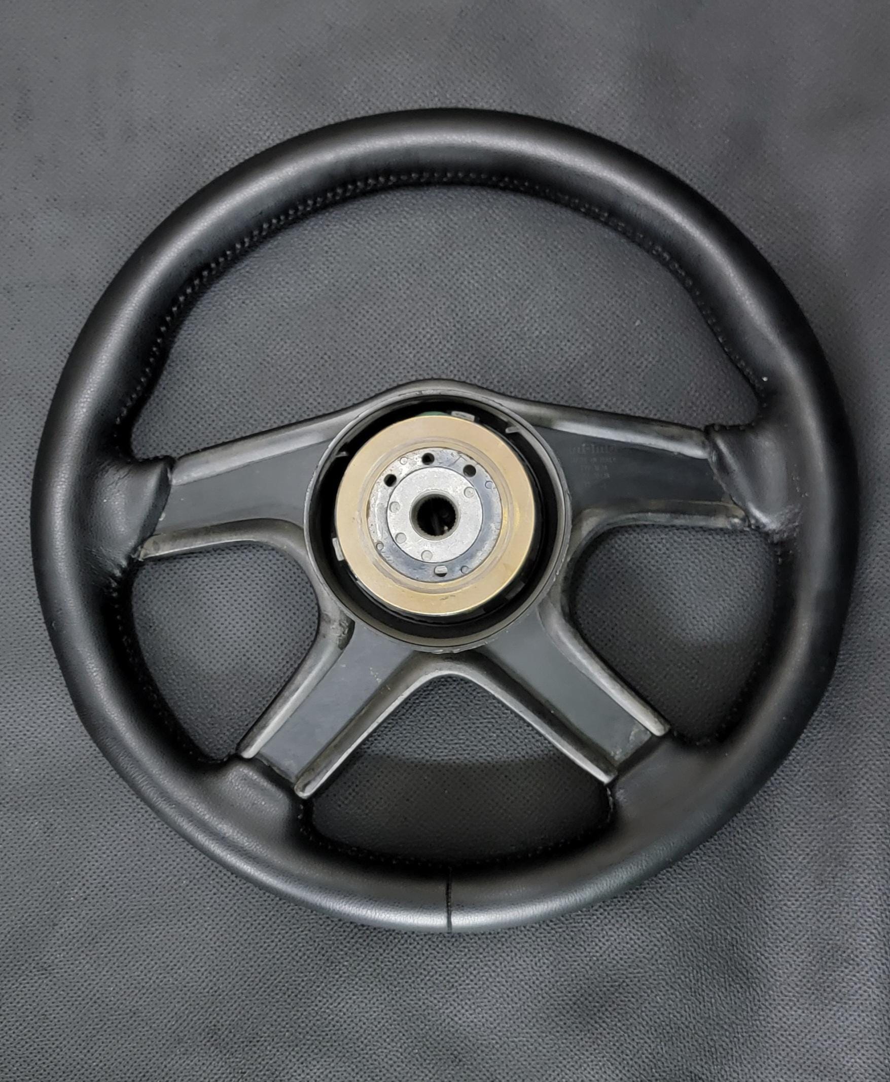 ヴィンテージ HKS MOMO 4スポークステアリングホイール 14インチ 36 cm