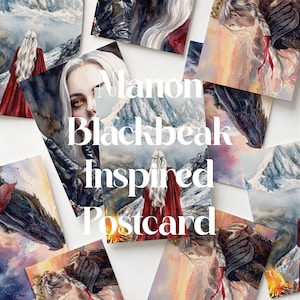 Peut inclure: Plusieurs cartes postales à l'aquarelle sur le thème de la fantaisie. Les cartes postales présentent des illustrations d'une femme aux longs cheveux blancs, une cape rouge et des dragons. Le texte "Manon Blackbeak Inspired Postcard" est superposé.