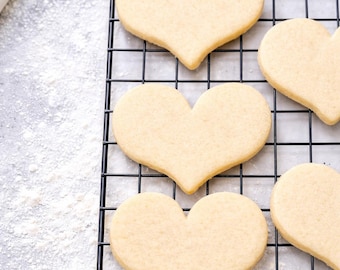 ふんわりバター風味のシュガークッキーレシピ｜簡単、塗り不要、デコレーション用型抜きクッキー