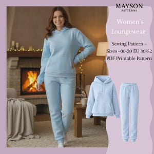 Pode incluir: Um conjunto de roupa de descanso azul claro, incluindo um moletom com capuz e calças de moletom combinando. A imagem também apresenta um padrão de costura com o texto "Women's Loungewear" e "PDF Printable Pattern".